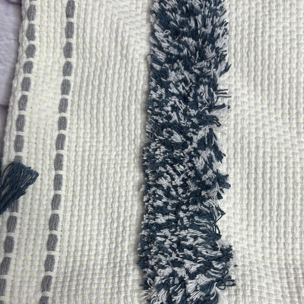 NWOT White and Blue Tassel Accent Pillow Cover. Size Medium - Picture 3 of 6